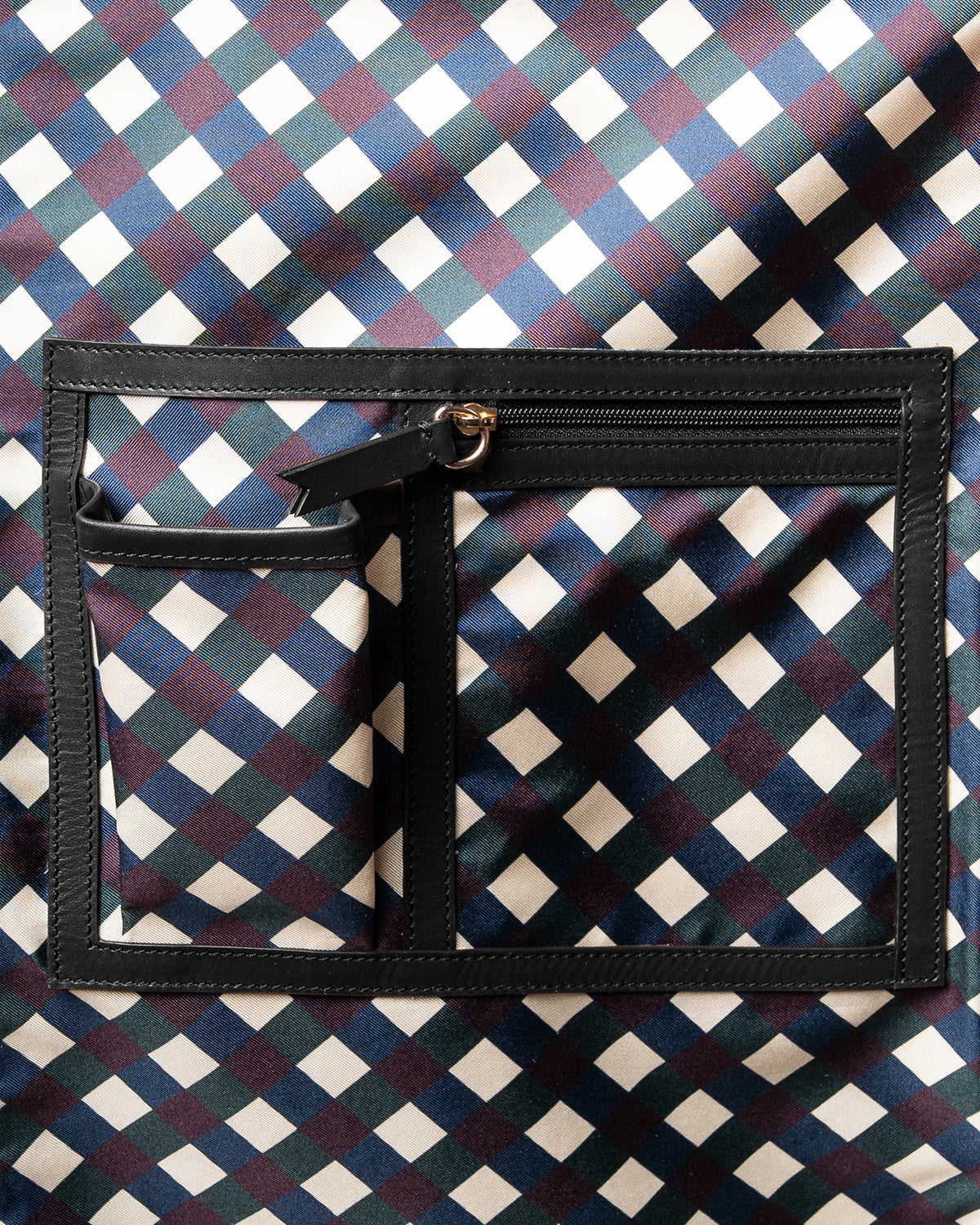 The Lively Porta abiti Black