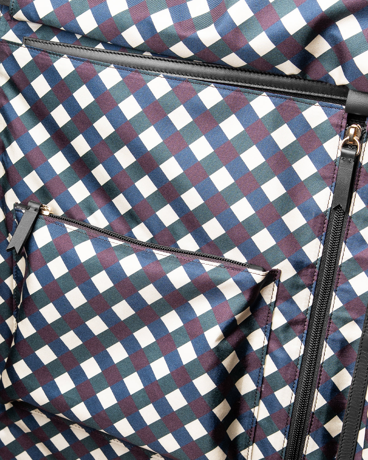 The Lively Porta abiti Black