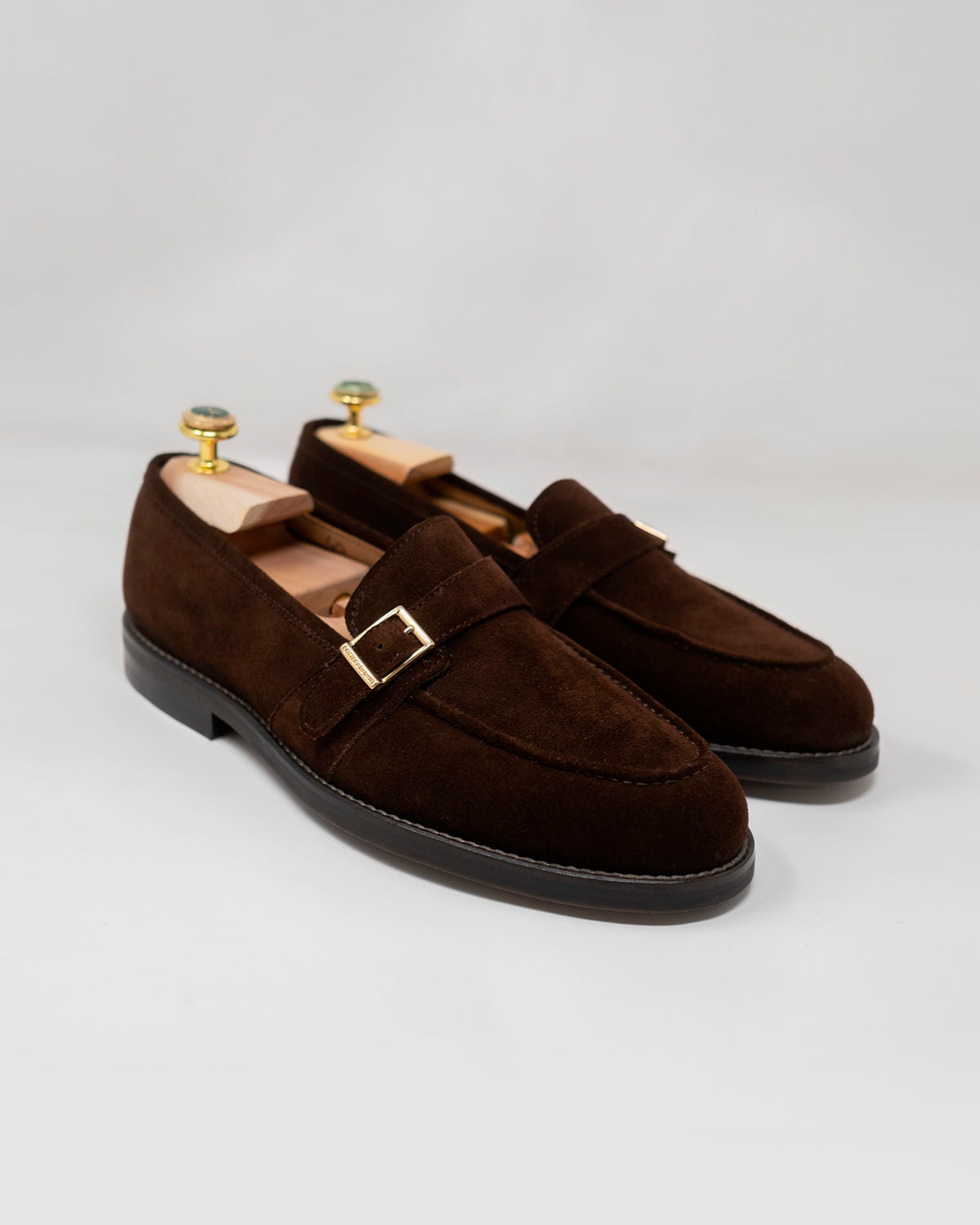 Monkfer in brown suede
