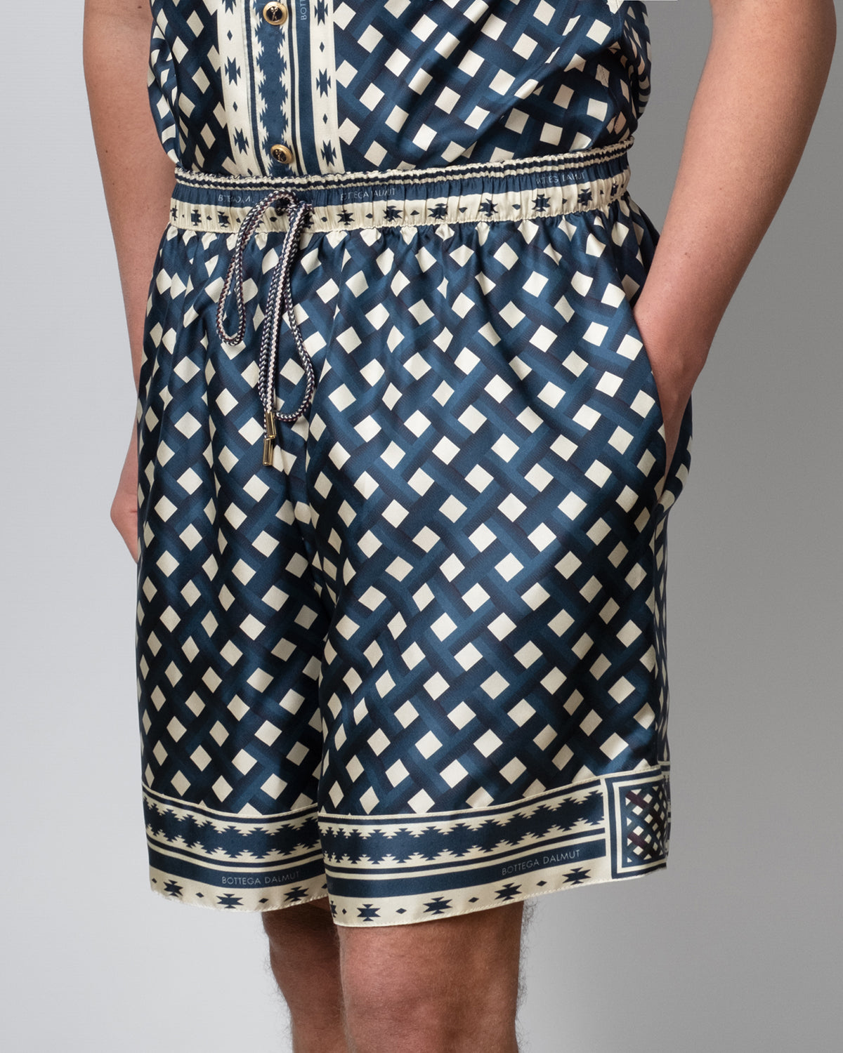 Pantaloncini in Seta Foulard Blu e Panna