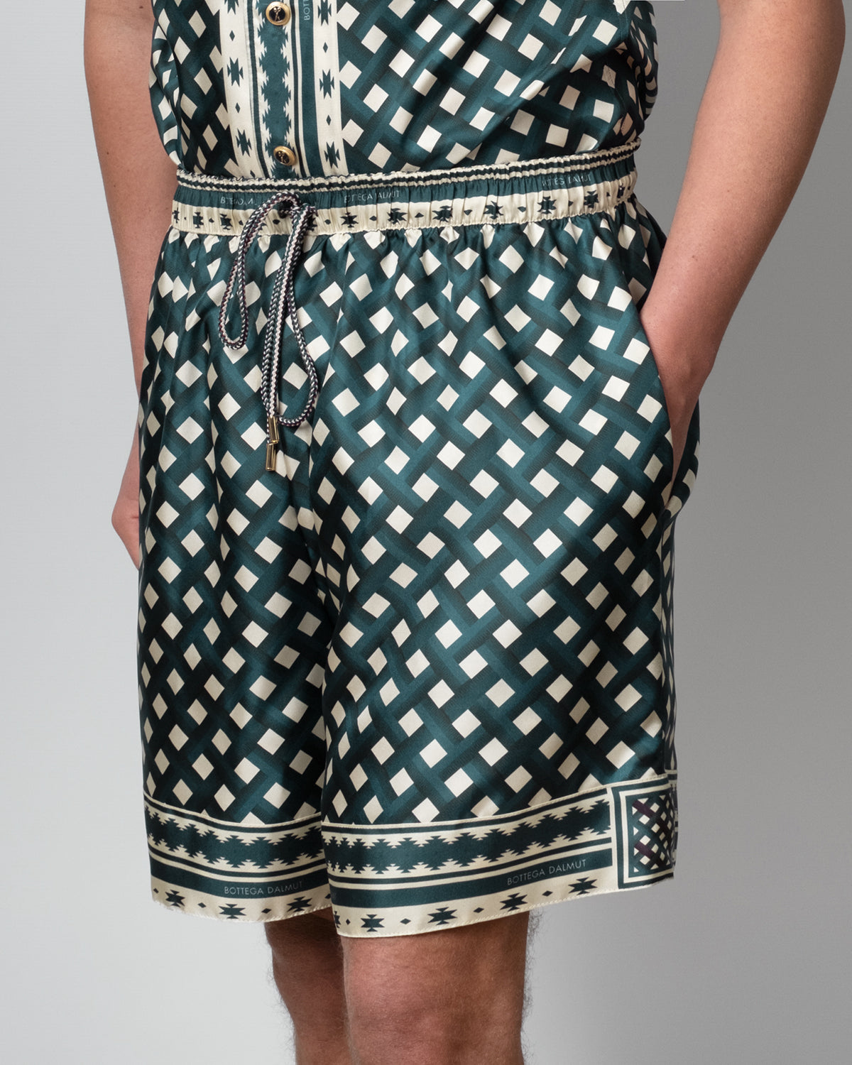 Pantaloncini in Seta Foulard Verde e Panna