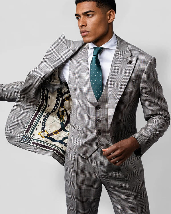 Abito Prince of Dalmut aperto sul foulard di seta interno, The Dieci Collection