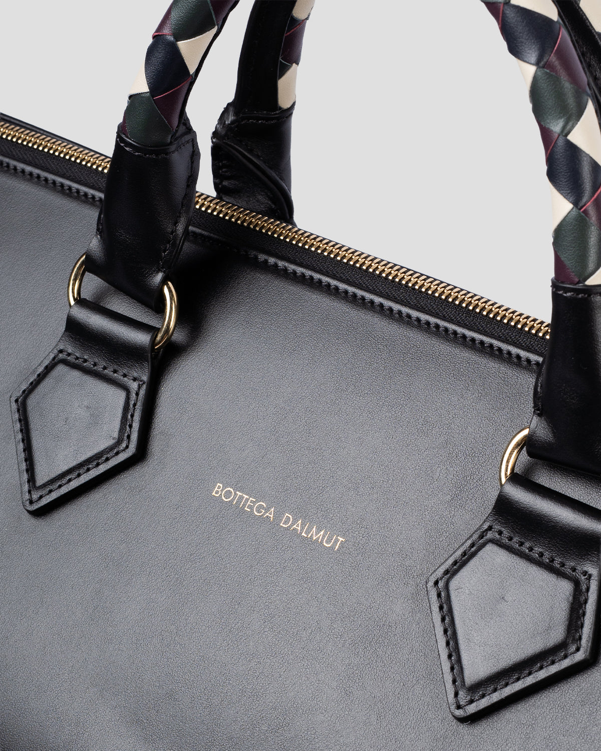 The Lively Porta abiti Black