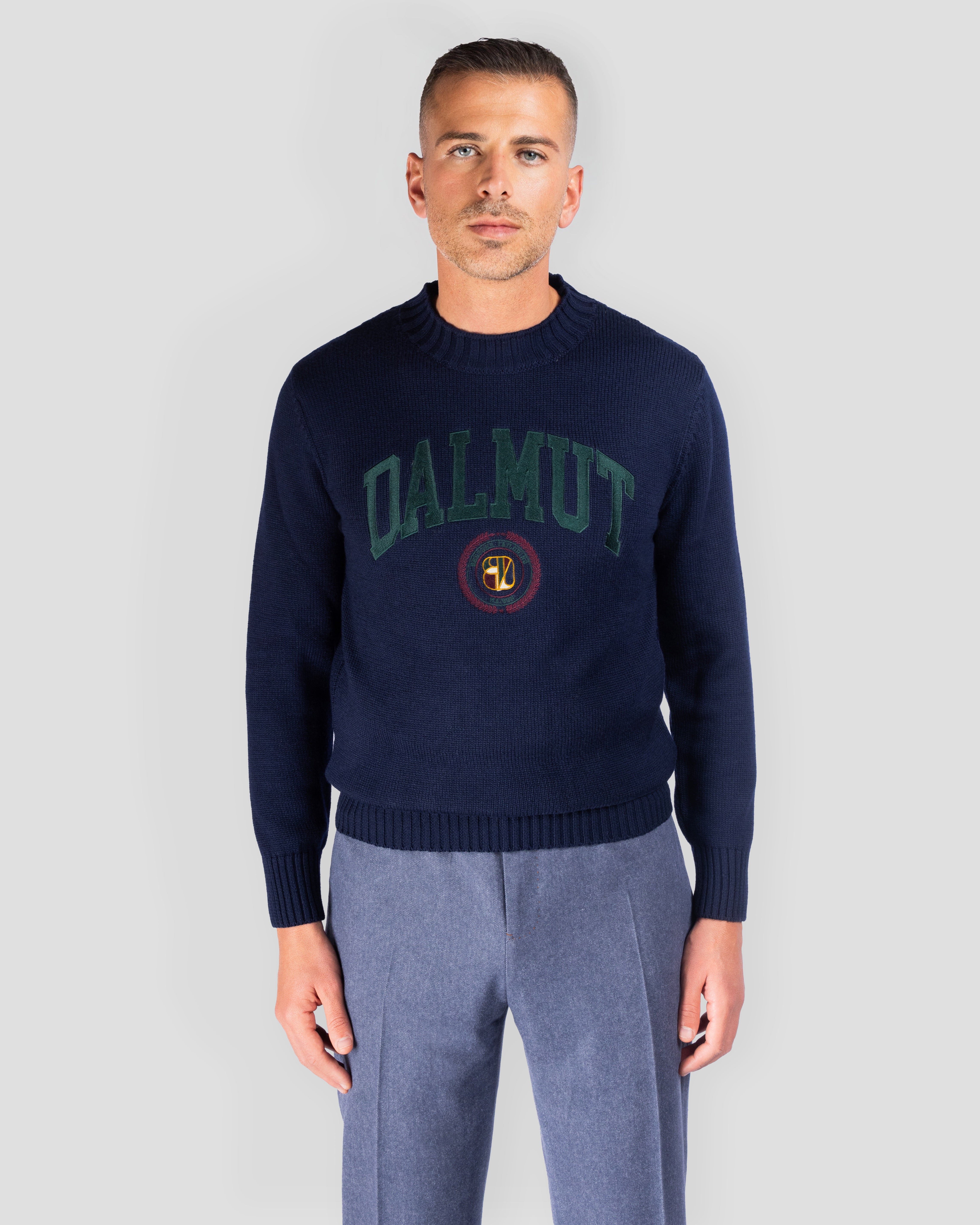 Maglione Blu Scuro con Ricamo Dalmut Verde