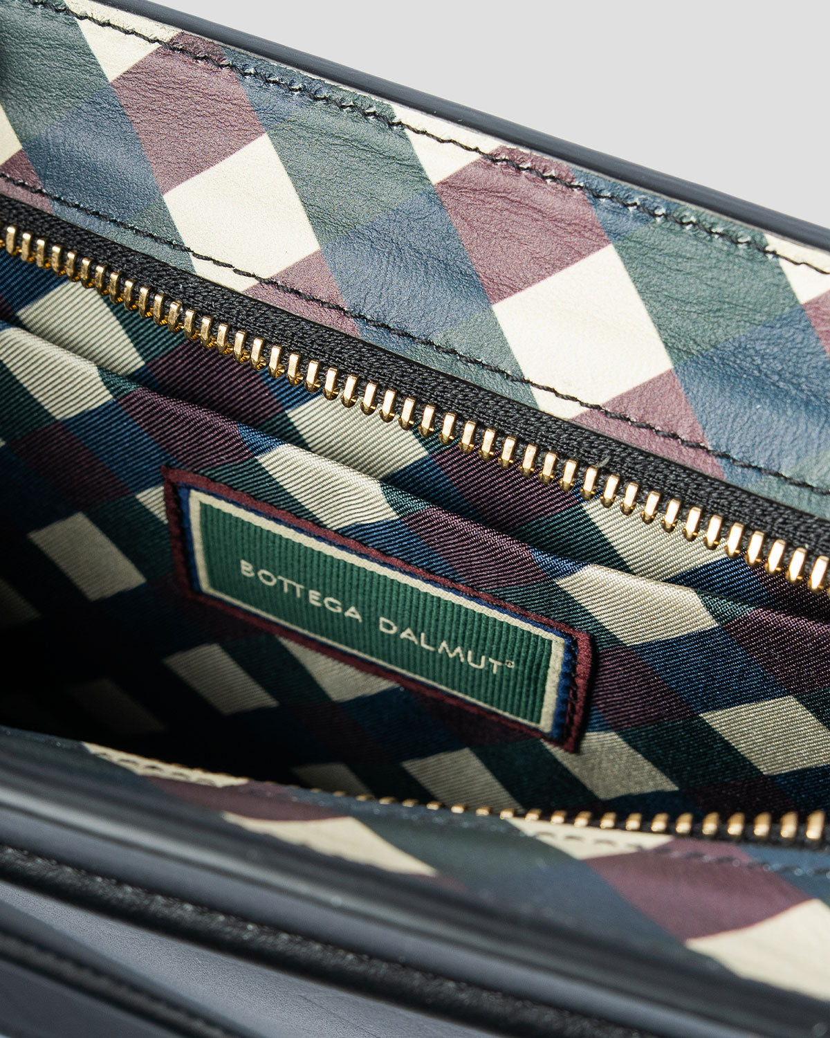 Prima Pochette Nera Bossata