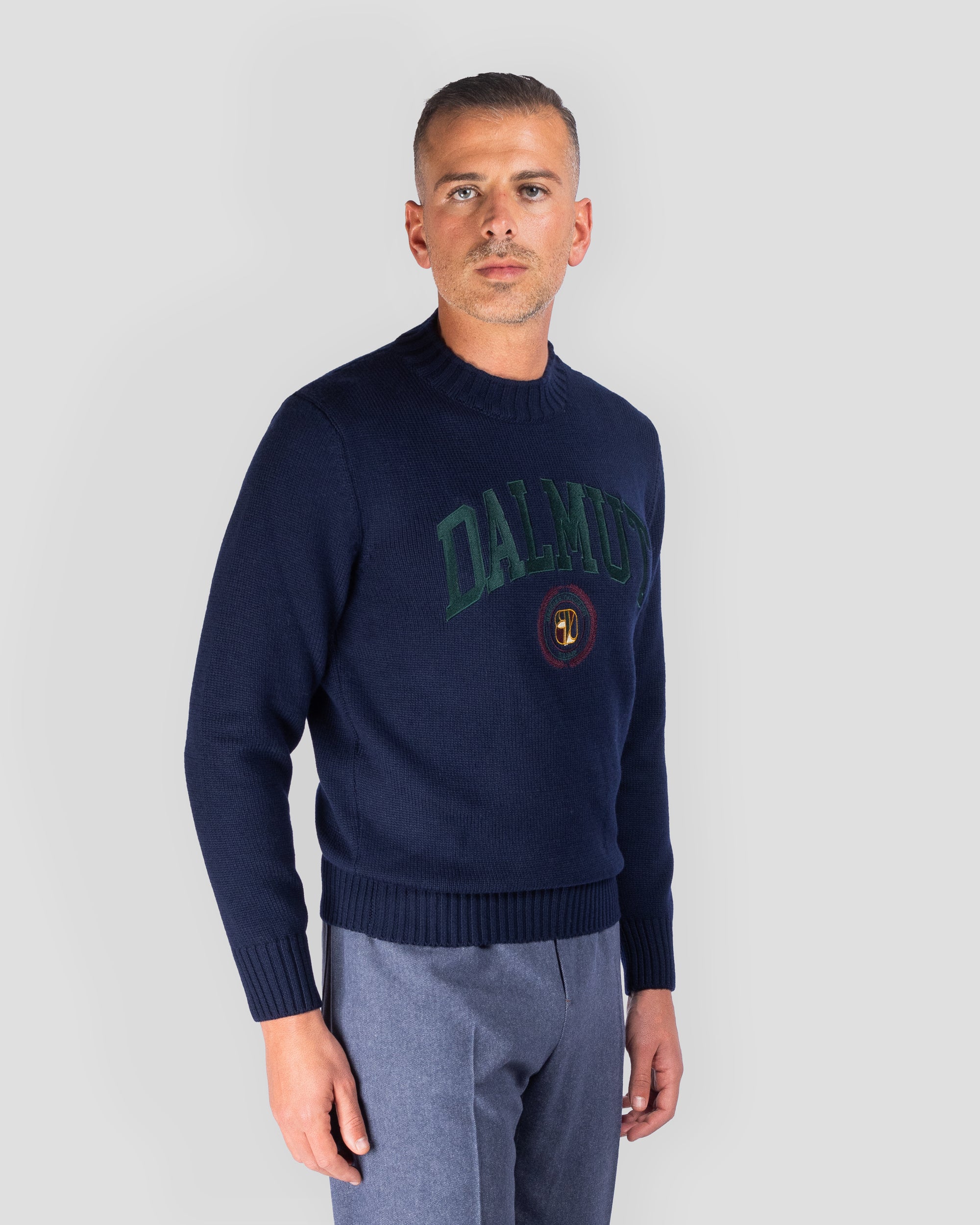 Maglione Blu Scuro con Ricamo Dalmut Verde