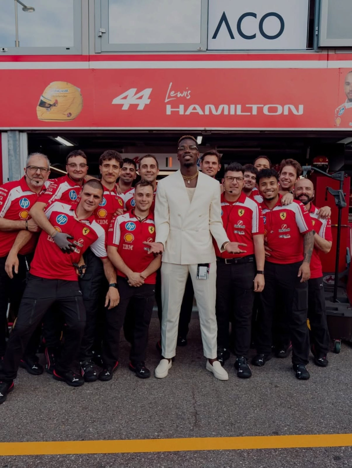 Paul Pogba in abito Tokyo bianco e nero Bottega Dalmut a Monaco